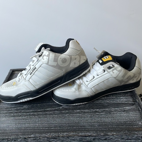 Globe Tilt Men’s Skate Shoes - Picture 3 of 5